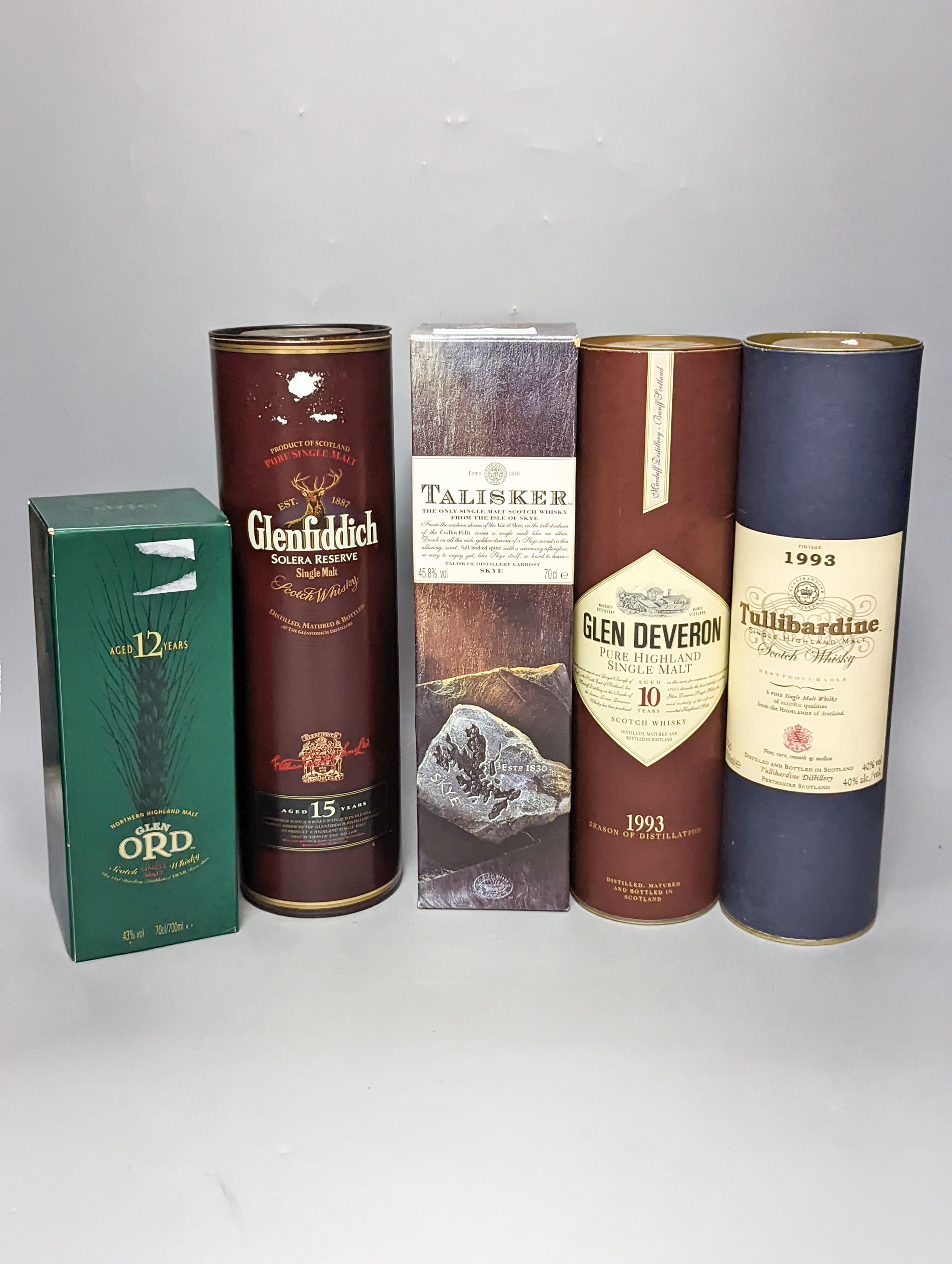 Five assorted bottles of single malt whisky including Talisker 10 year old, Tullibardine Vintage 1993, Glenfiddich 15 year old, Glen Deveron 10 year old and a Glen Ord 12 year old, all boxed.